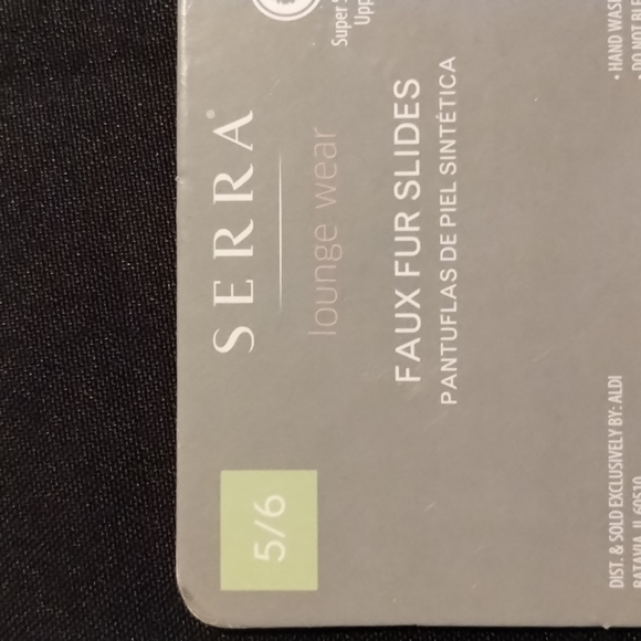 Serra Faux Fur Slides/Slippers Color: Red Size: 5/6 - Picture 8 of 8